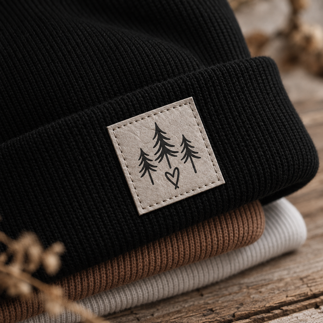 Etiketa z pratelného papíru 4 x 4 cm – tři stromky